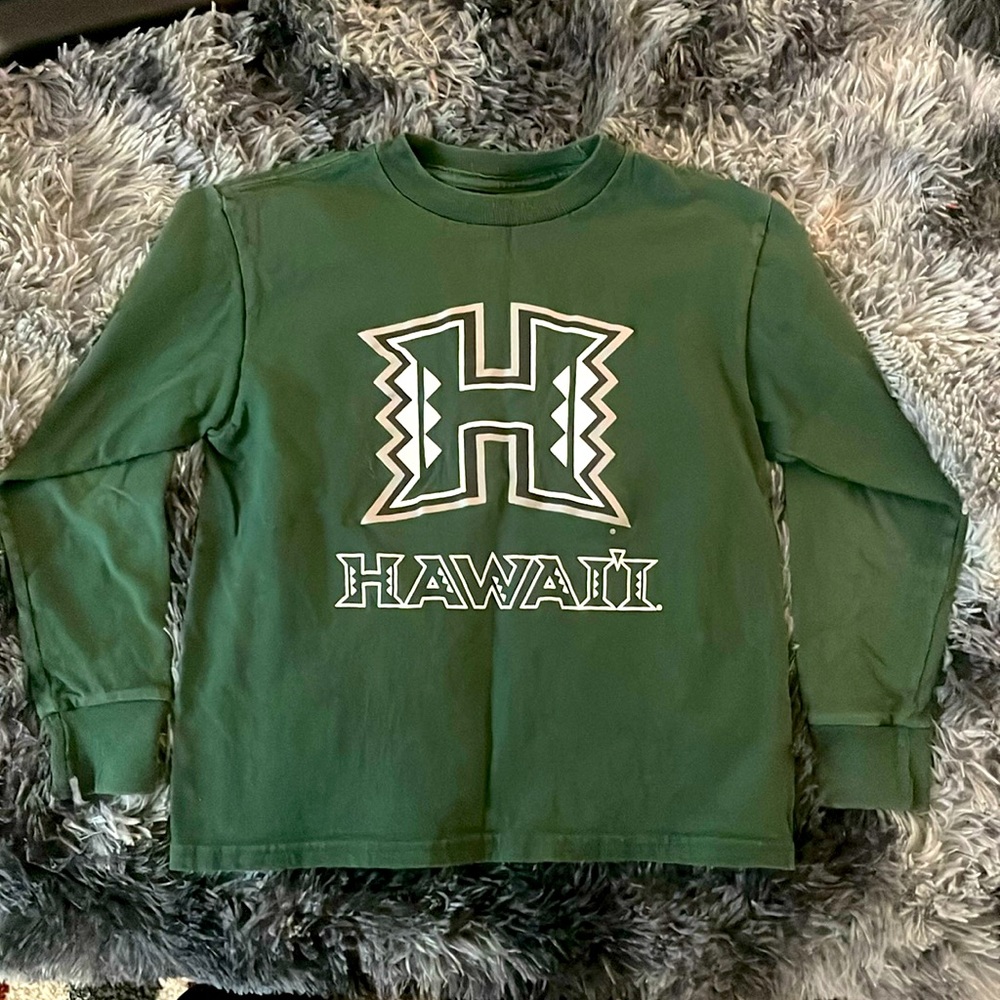 Pre owned Kids University Of Hawaii Long sleeve.  YXS size 4-5
